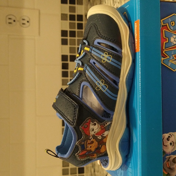 *NEW IN BOX* Paw Patrol Shoes by Nickelodeon with blue flashing lights, size 11 - Picture 2 of 13